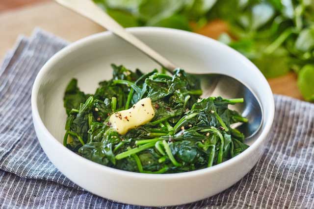 Rau cải bó xôi xào đơn giản quen thuộc của mỗi bữa ăn Việt